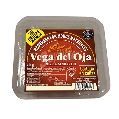 Vega DEL OJA Queso mezcla semicurado cortado en cuñas, madurado con mohos naturales vega DEL OJA