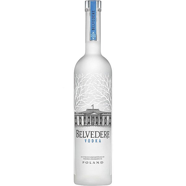 Vodka blanco destilado y embotellado en Polonia