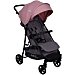 Silla paseo manchester color rosa con chasis de acero. Respaldo multiposición con cinta y reposapiés regulable. Empuñadura y barra frontal en polipiel. Gran cesta portaobjetos.peso máximo recomendado 15kg 107x55x82 cm